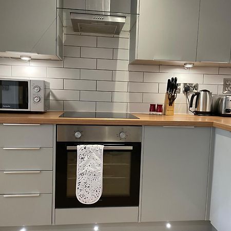 Stylish And Modern 2Br Apartment With Parking Sheffield Kültér fotó